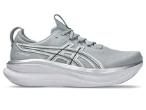  Asics 1011C...