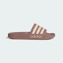  Chinelo Adi...