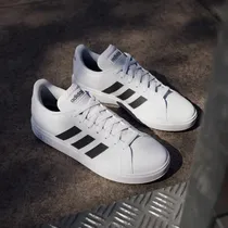  Tênis Adida...